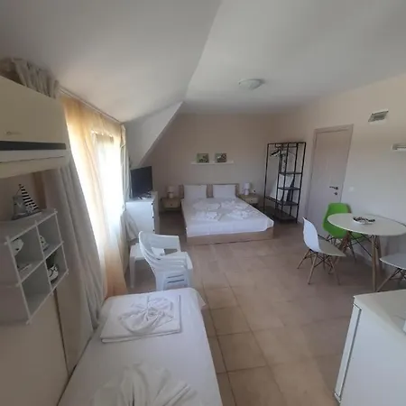 Ivelin House بيت للعطل لوزينيتس