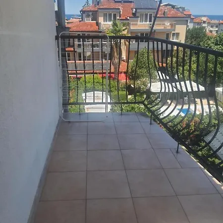 Ivelin House لوزينيتس