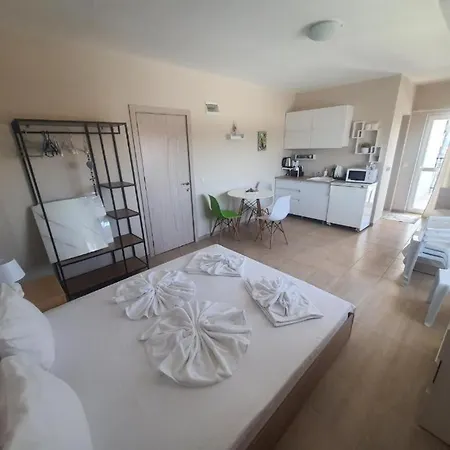 Ivelin House بيت للعطل