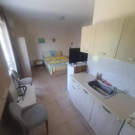 Ivelin House لوزينيتس