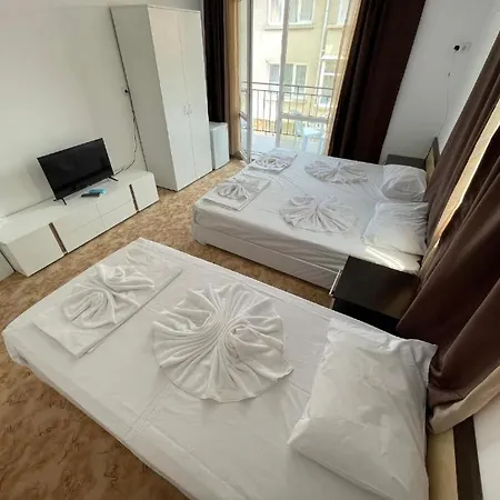 Ivelin House بيت للعطل